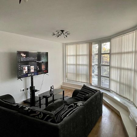 King Dems Home Dagenham Bagian luar foto