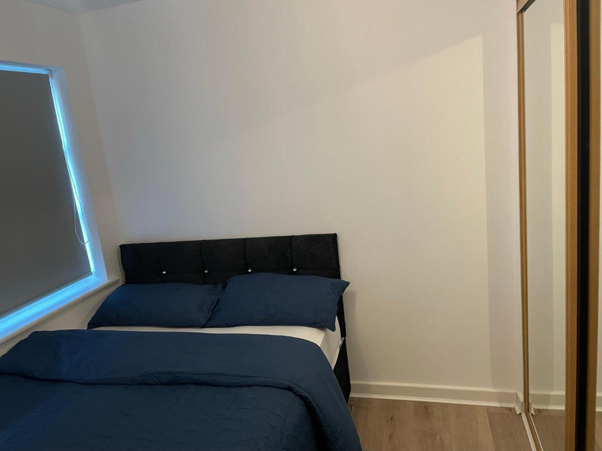 King Dems Home Dagenham Bagian luar foto