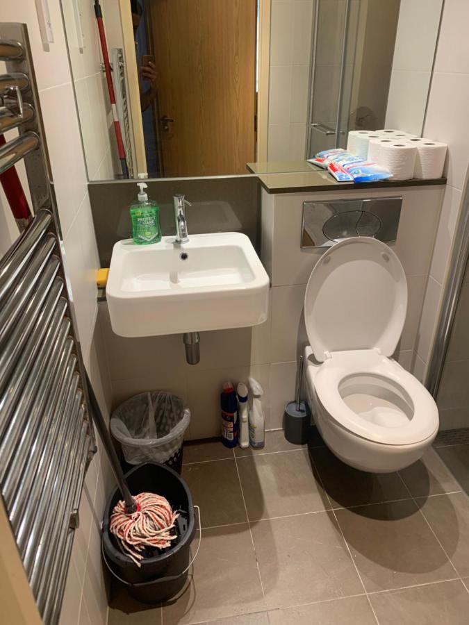 King Dems Home Dagenham Bagian luar foto