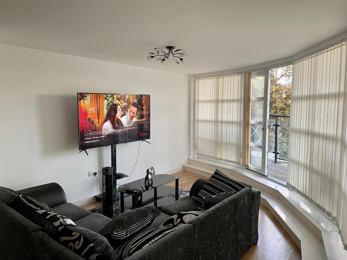 King Dems Home Dagenham Bagian luar foto
